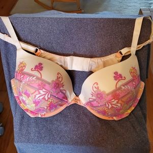 Victoria's Secret Fabulous Plunge bra